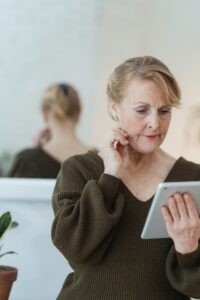 mittelalte frau bewerbung 50 plus